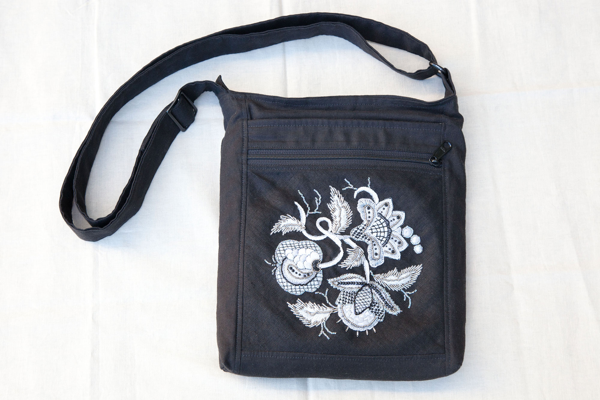 Embroidered hangbag